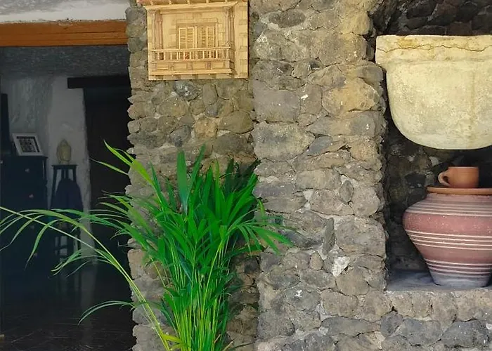 Casa Cueva Rural Trebola, Artenara 컨트리하우스 *